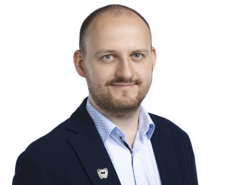 OUR TEAM 32 Aleksei Oleinik - Meerhof Dental Center
